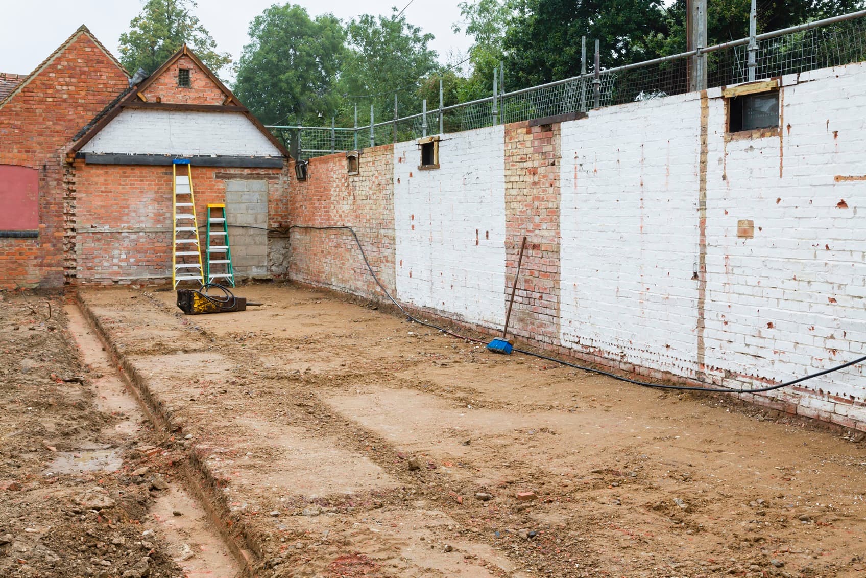 What is the Difference Between a Party Wall and a Boundary Wall
